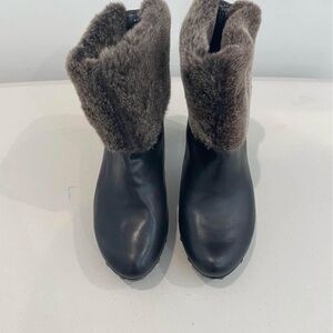 Stuart Weitzman Black Leather Ankle Boots - Size 8. New/Never Worn